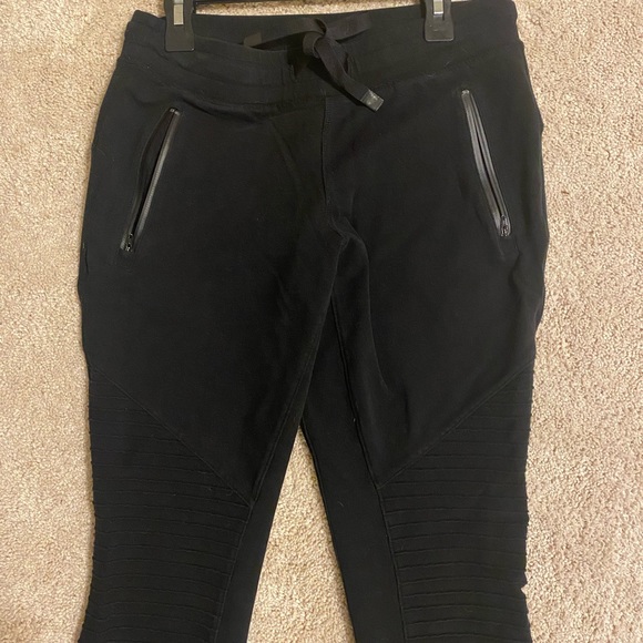Alo yoga Moro sweatpants. Size small. Good condition. Super soft and comfortable - Picture 7 of 7
